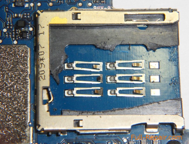 Сломанный разъём SIM-карты без лишних пластмассовых частей