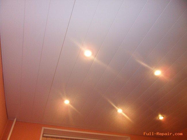 Подвесной потолок на кухне фото