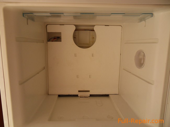 Разбираем морозилку холодильника Bosch Intelligent FrostFree 40, без вентилятора и задней крышки