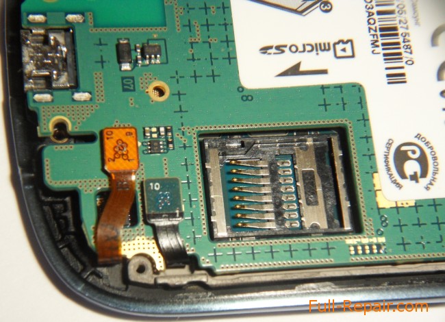 Разъёмы клавиш и microSD-карты подключены